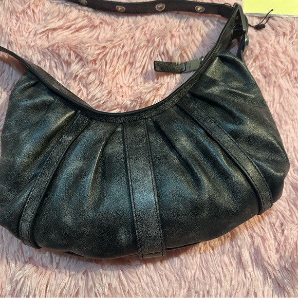 Marc Jacobs
The Distressed Buckle J Marc Crescent bag - Picture 8 of 12